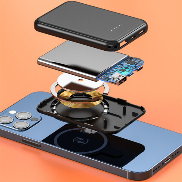 Mini magnetic power bank delivers 5000 mAh on the go