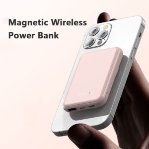 Mini magnetic power bank delivers 5000 mAh on the go