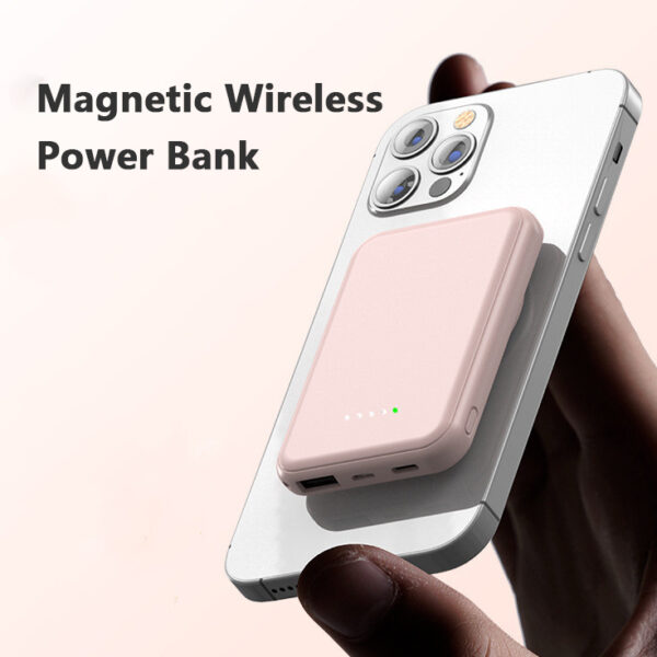 Mini magnetic power bank delivers 5000 mAh on the go